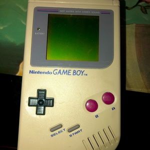 Vintage Gameboy With 6 Games.